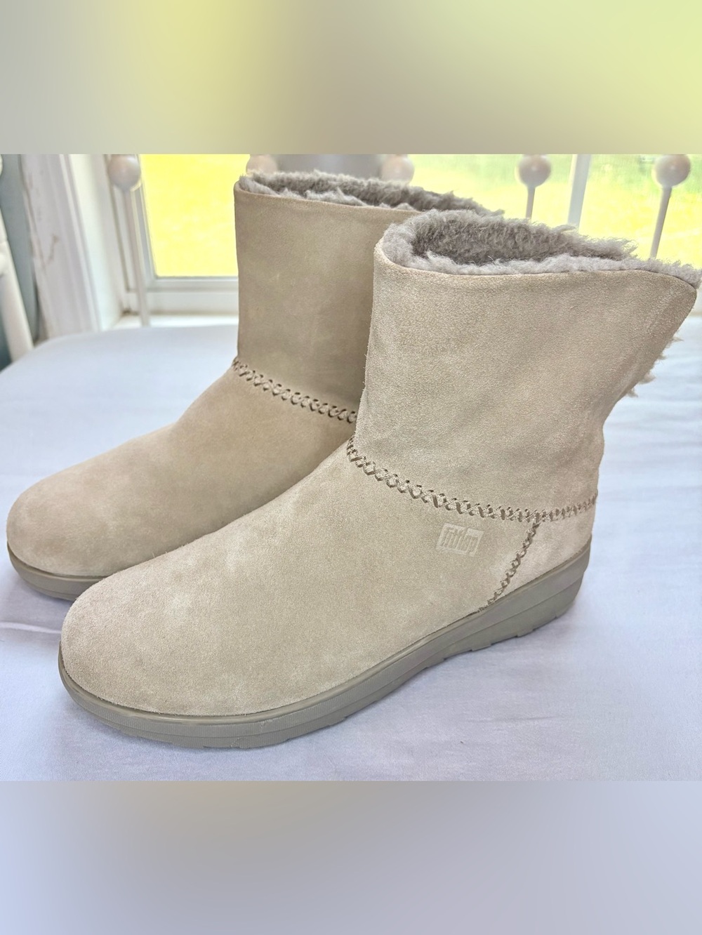 FitFlop Mukluk Shorty III Suede Shearling Boots Desert Taupe Size 9